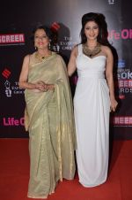 Tanisha Mukherjee, Tanuja at Life Ok Screen Awards red carpet in Mumbai on 14th Jan 2015